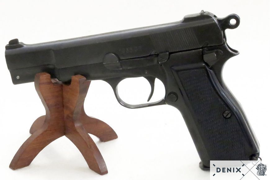 Пистолет HP или GP35, Бельгия, 1935 г. (макет массогабаритный) 1235 фото