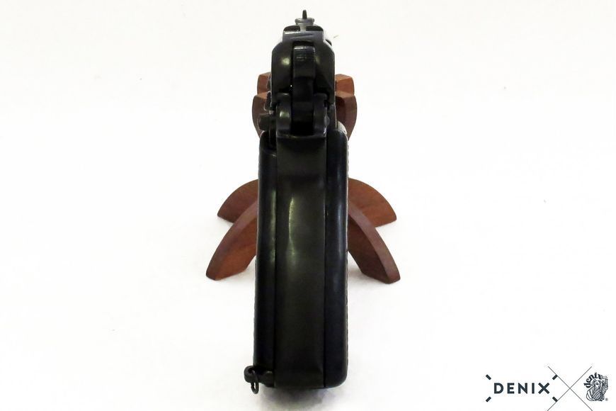 Пистолет HP или GP35, Бельгия, 1935 г. (макет массогабаритный) 1235 фото